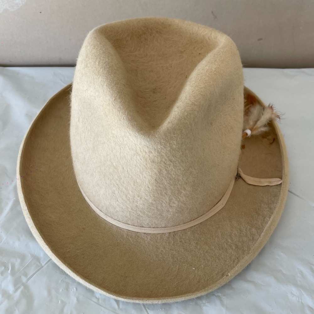 GARY’s Stylish Tan Fedora Hat with Feather Accent